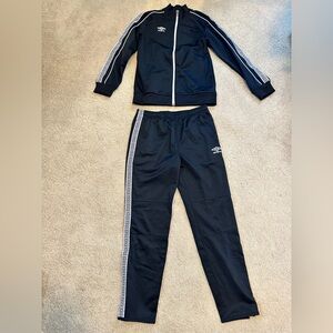 Umbro Kids Black Warm Ups Track Suit Set size 14/16 (large).